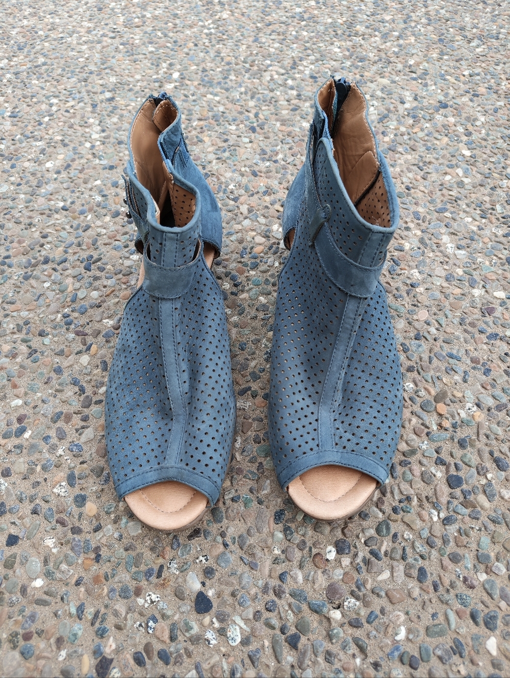 EARTH Intrepid Women's Blue Perforated Peep-Toe Ankle Boots Size 12